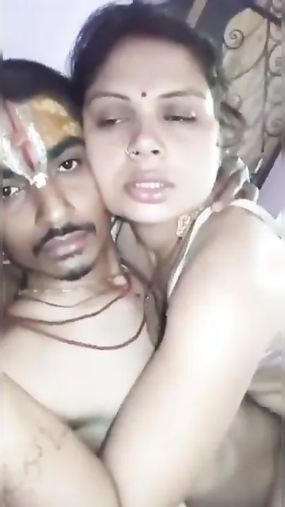 Telugu Poojari Banging Hot Devotee In Temple After Aarti
