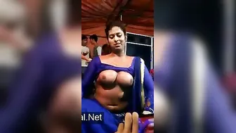 Trans Desi Showing Massive Boobs Daringly In Truck Stop