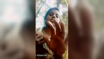 Desi Village Lovers Sneaking First Outdoor Chudai In Fields