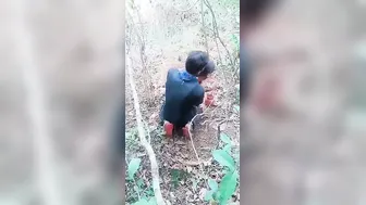 Mature Bhabhi Seducing Young Stud Outdoors In Sugarcane Field