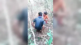 Mature Bhabhi Seducing Young Stud Outdoors In Sugarcane Field