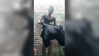 Village Randi Bathing Nude Fingering Chut By Tube Well