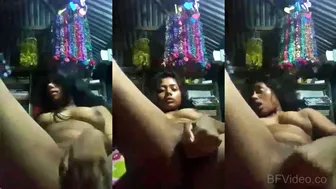 Horny Desi Slut Crying Loud Dildoing Tight Chut In Bath