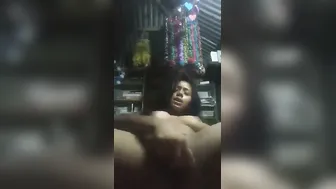 Horny Desi Slut Crying Loud Dildoing Tight Chut In Bath