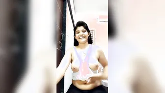 Lovely Indian Gf Lifting Top For Boob Show Mms Sensation
