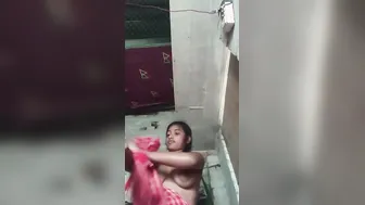 Cute Indian Babe Flashing Juicy Boobs While Changing Salwar Kamar