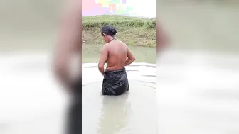 Guy Filming Bhabhi's Topless Bath With Soap And Wet Curves