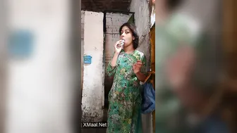 Village Girl Teasing Cam With Banana Like Sucking Desi Lund