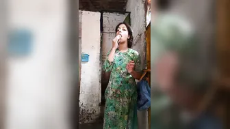 Village Girl Teasing Cam With Banana Like Sucking Desi Lund