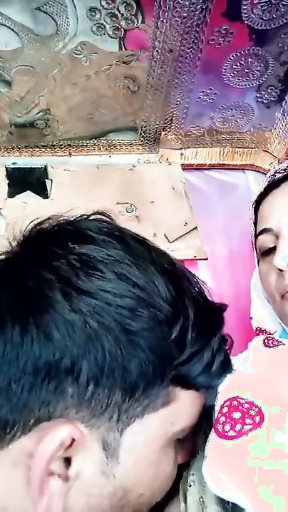 Mature Pak Bhabhi Getting Boobs Sucked Wild Inside Parked Truck