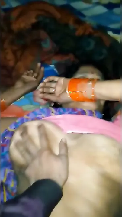 Mature Village Bhabhi Bouncing Ass In Raw Desi Sex Mms Clip