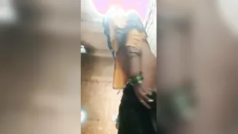 Muslim Bhabhi Flashing Fat Ass And Chut On Video Call Fun