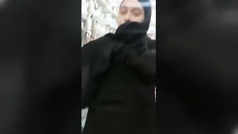 Pakistani Bhabhi Flashing Jugs To Shopkeeper In Bazaar Mms