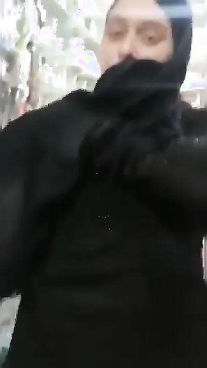 Pakistani Bhabhi Flashing Jugs To Shopkeeper In Bazaar Mms