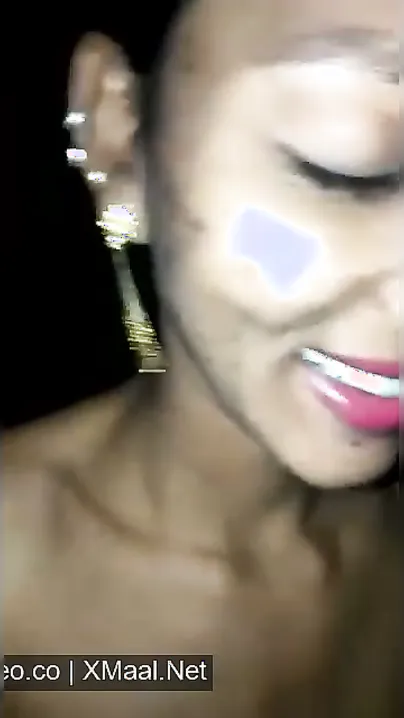Skinny Desi Bhabhi Sneaking Neighbor's Thick Lund At Midnight In Saree