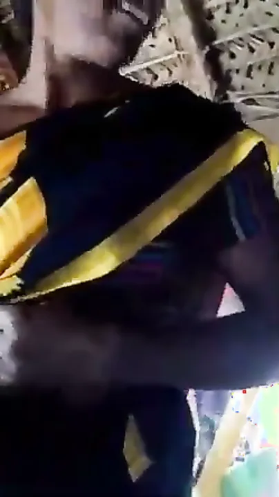 South Indian Mallu Aunty Bouncing Boobs In Blouse Oil Massage