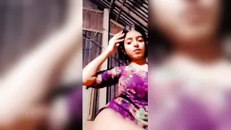 Cute Gaon Ki Ladki Flashing Tight Kuwari Chut Closeup