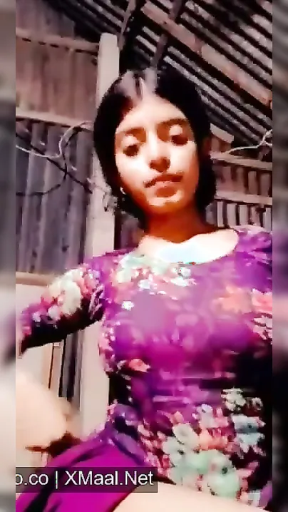 Cute Gaon Ki Ladki Flashing Tight Kuwari Chut Closeup