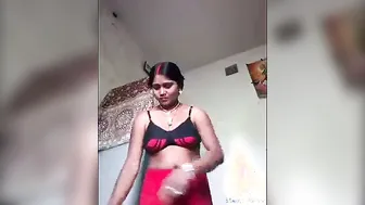 Bihari Bhabhi Lifting Pallu Flashing Boobs On Jio Cam Live