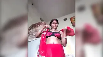 Bihari Bhabhi Lifting Pallu Flashing Boobs On Jio Cam Live