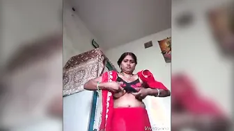 Bihari Bhabhi Lifting Pallu Flashing Boobs On Jio Cam Live