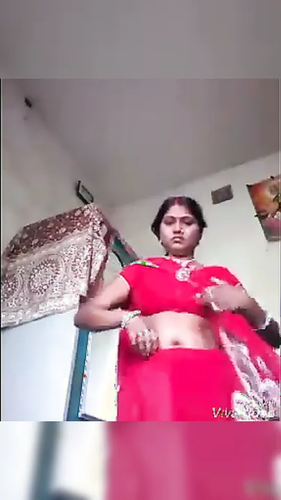 Bihari Bhabhi Lifting Pallu Flashing Boobs On Jio Cam Live