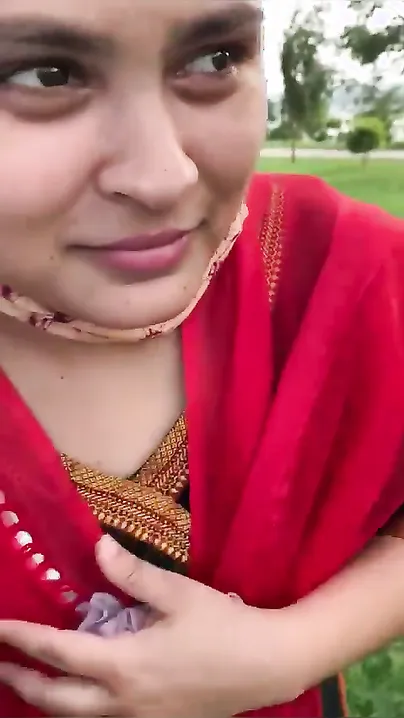 Daring Bhabhi Sucking Lund Deep In Park Behind Bushes Thrill