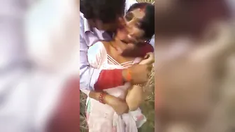 Bhabhi Sharing Wild Outdoor Chudai In Dehati Mms