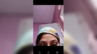 Live Cam Bhabhi Flashing Dripping Pussy Fingering For Fans