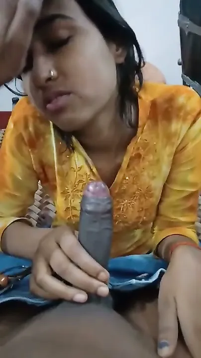 Desi Salesgirl Gulping Dick Deep In Dirty Shop Toilet Stall