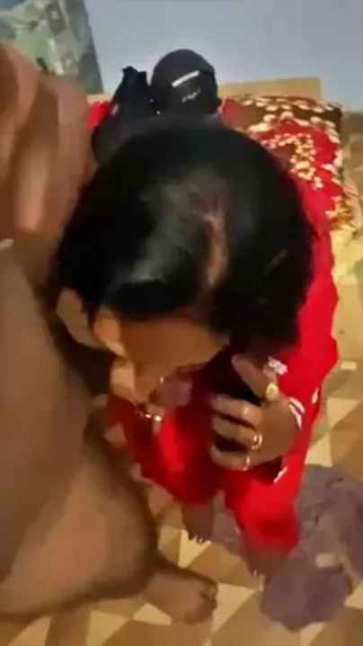 Desi Housemaid Sucking Owner's Lund Behind Kitchen Door