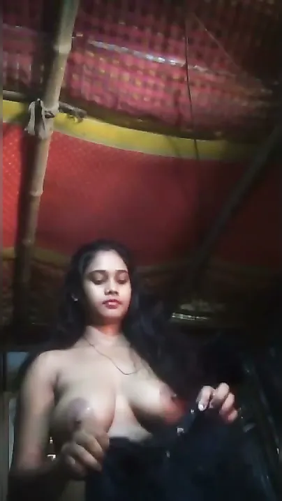 Desi Bhabhi Stripping Saree Flashing Huge Juicy Boobs In Room
