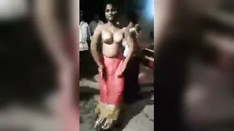 Desi Babe Shaking Topless In Skimpy Petticoat Dance Tease