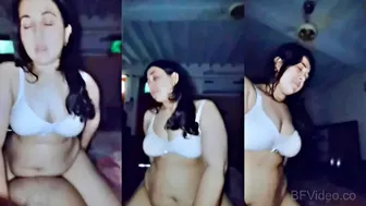 Sexy Desi Bhabhi Riding Hubby's Dick With Juicy Ass Bounce