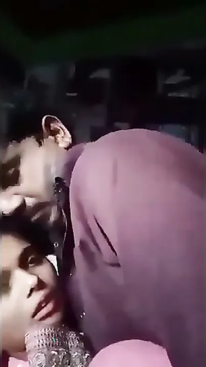 Ajmer Muslim Bhabhi's Black Chut Drilled By Lover On Cam