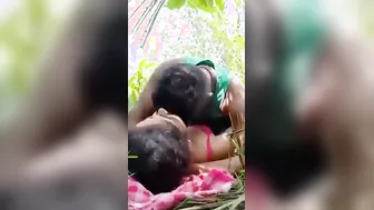 Bangladeshi Pair Grinding Hard In Steamy Outdoor Sex Tape