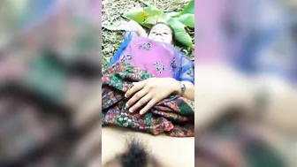 Bf Filming Gf's Jungle Bushy Choot Dripping Wet In Bedroom