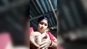 Bengali Patni's Massive Dudu Tankers Bouncing Out Of Blouse