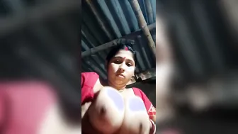 Bengali Patni's Massive Dudu Tankers Bouncing Out Of Blouse