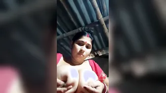 Bengali Patni's Massive Dudu Tankers Bouncing Out Of Blouse