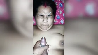 Innocent Patni Gulping Cumshot On Pretty Mukh Live