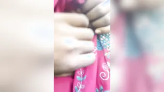 Tamil Gaon Ki Patni Flashing Juicy Boobs In Fields Vid