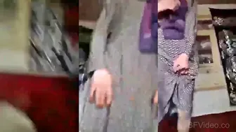 Pashto Bhabhi Flashing Bald Choot Viral From Parda Behind