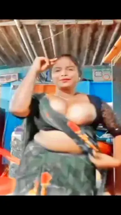 South Indian Big Boob Wifey Going Topless Teasing Nipples Viral
