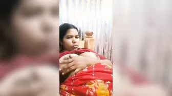 Unsatisfied Bangla Bhabhi Rubbing Choot On Cam With Saree Hike