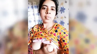 Unsatisfied Dehati Bhabhi Shaking Massive Boobs Desperately