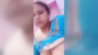 Busty Horny Wifey Fingering Chut While Begging For Lund Ride