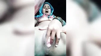 Unsatisfied Gaon Biwi Ungli Daal Pussy Mein Cam Pe Viral