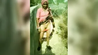 Village Wifey Flashing Hairy Chut Outdoors Caught On Camera