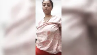 Bhabhi Teasing Boobs Flash Viral At Family Function Selfie